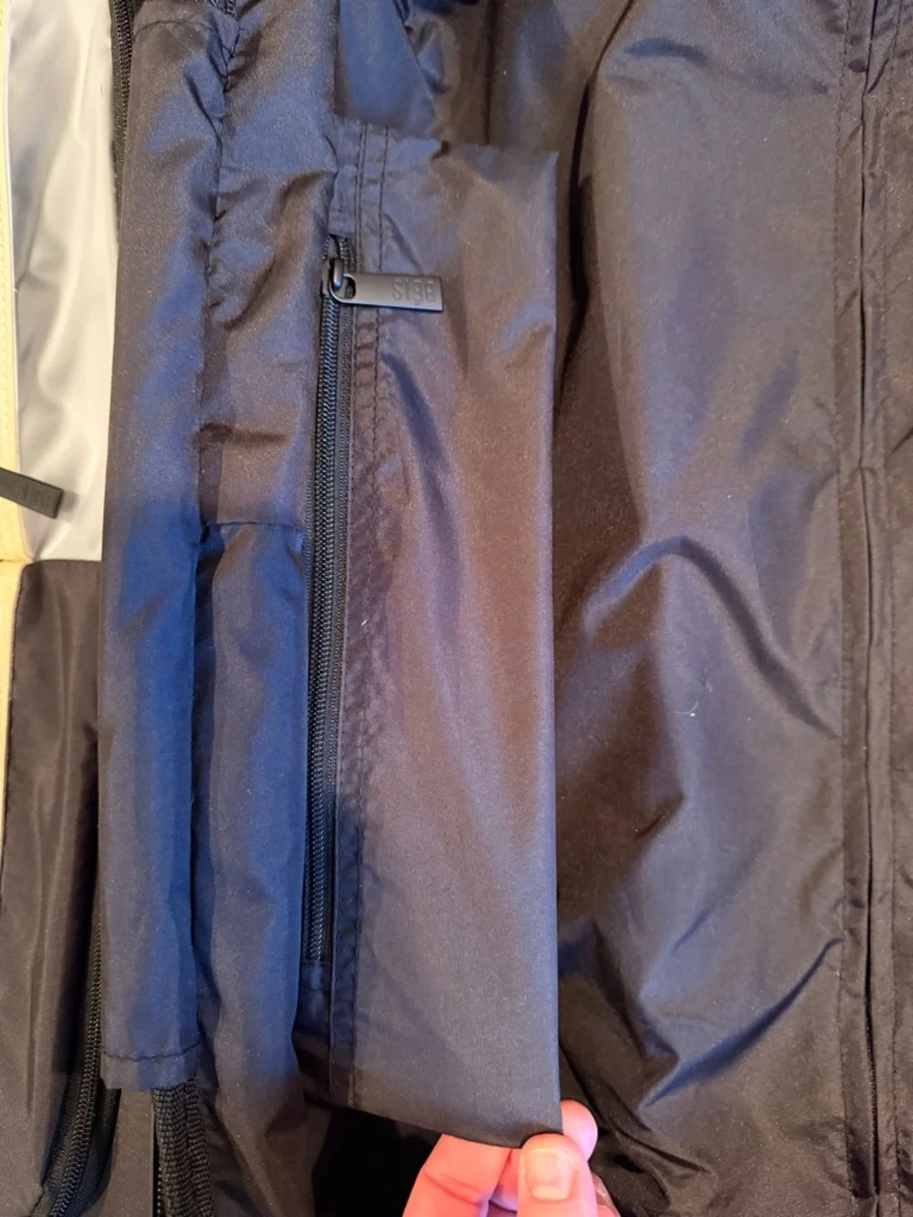 BEIS Black Hard-Shell Carry-On Spinner - Picture 11 of 15